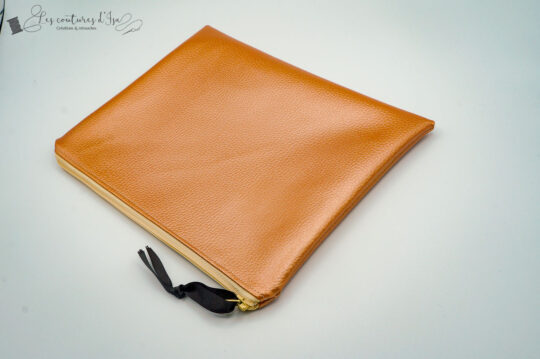 moyenne pochette marron doré 1