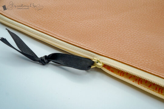 moyenne pochette marron doré zoom